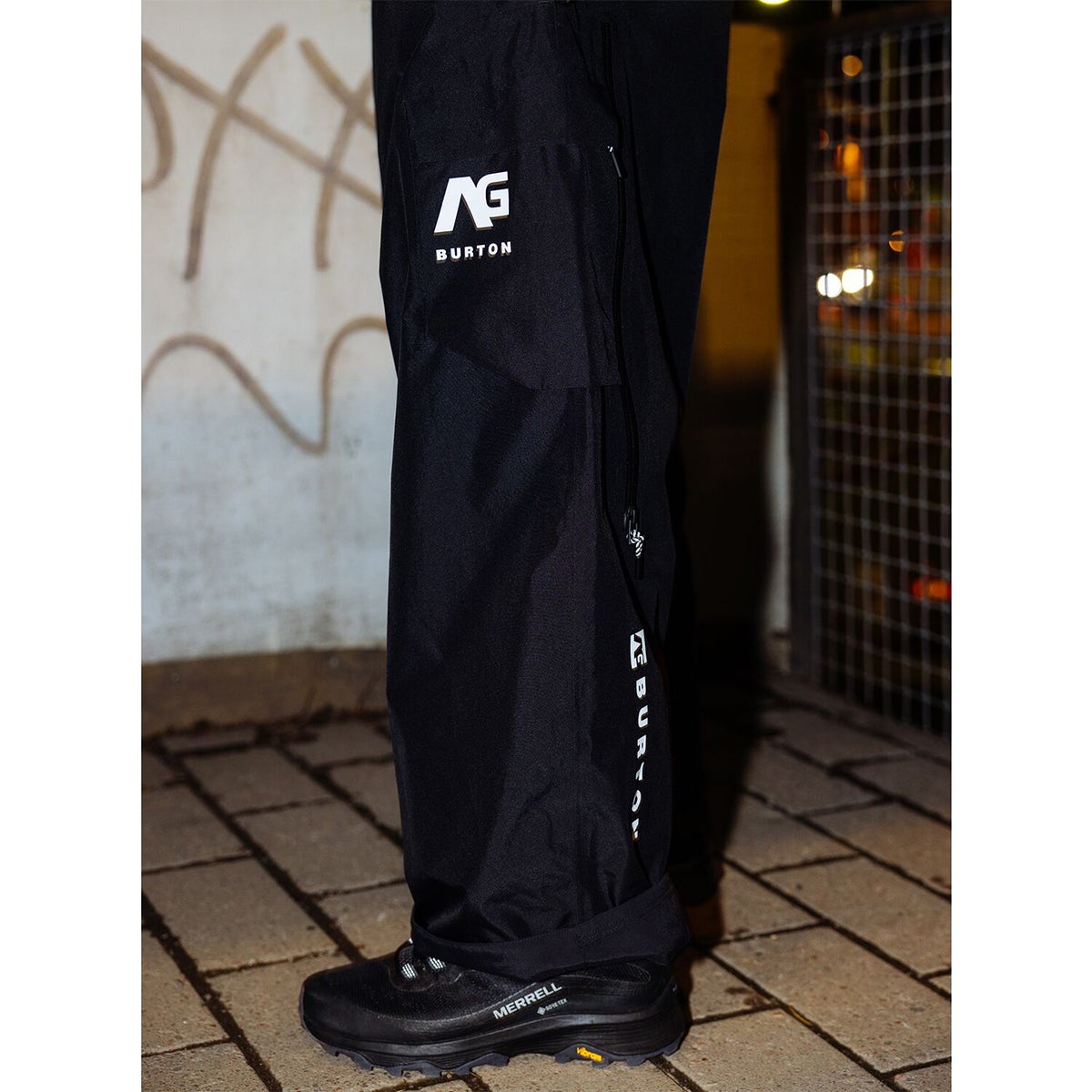 Burton AG Flyrail 2L Gore Tex Pants in Onyx Boardertown